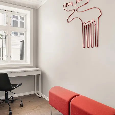 Renovated Gem With Balcony In Street * 베르겐