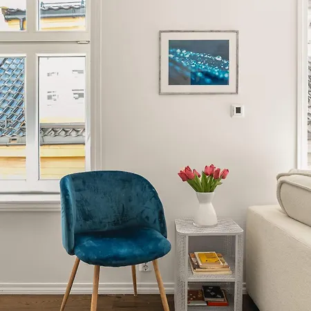 Renovated Gem With Balcony In Street * 베르겐