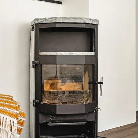 Renovated Gem With Balcony In Street Apartment Bergen