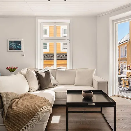 Renovated Gem With Balcony In Street * ברגן